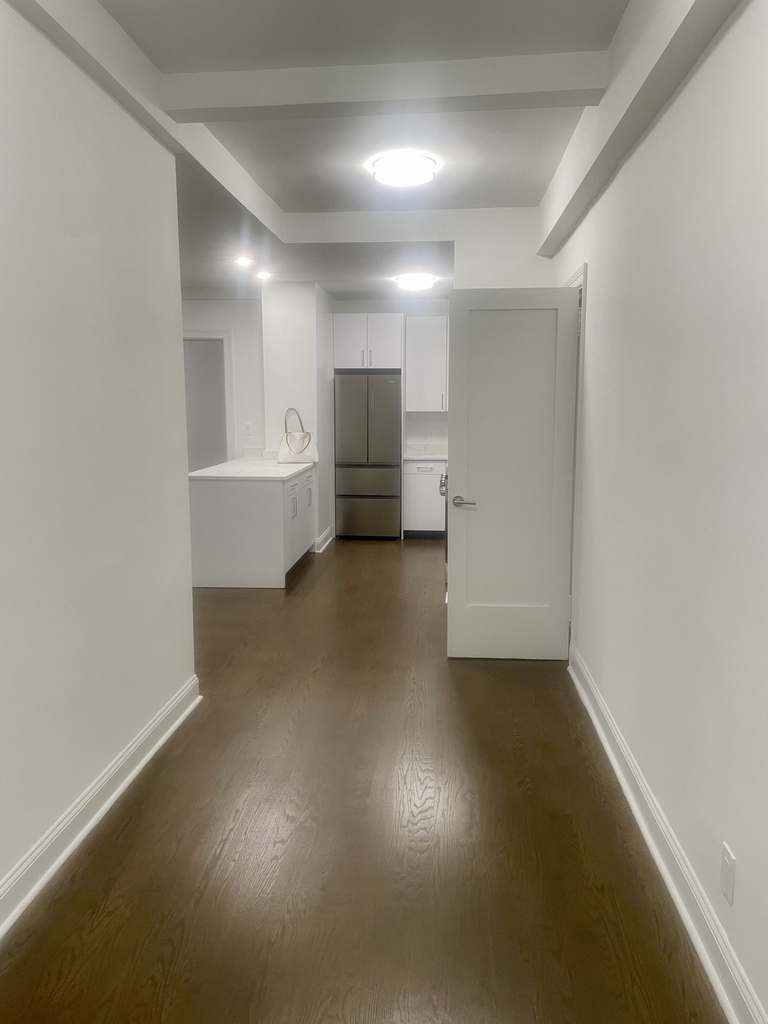 W 55th Street - Photo 5