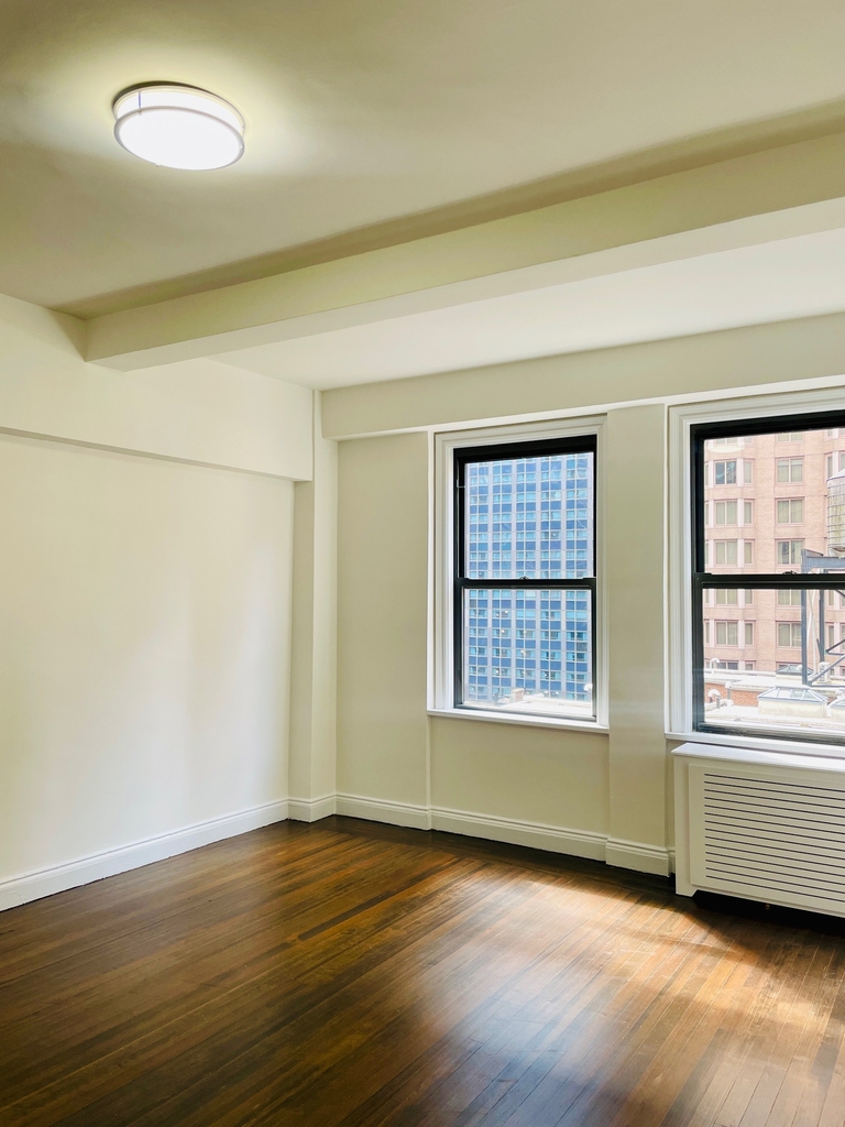 W 55th Street - Photo 9
