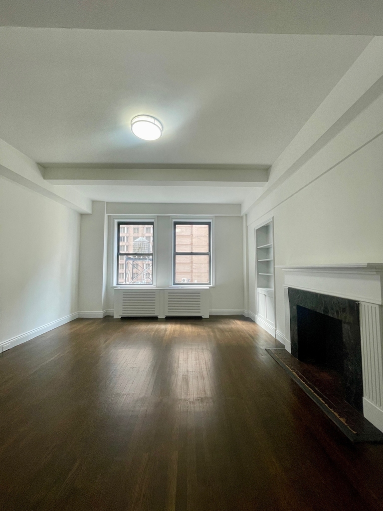 W 55th Street - Photo 1