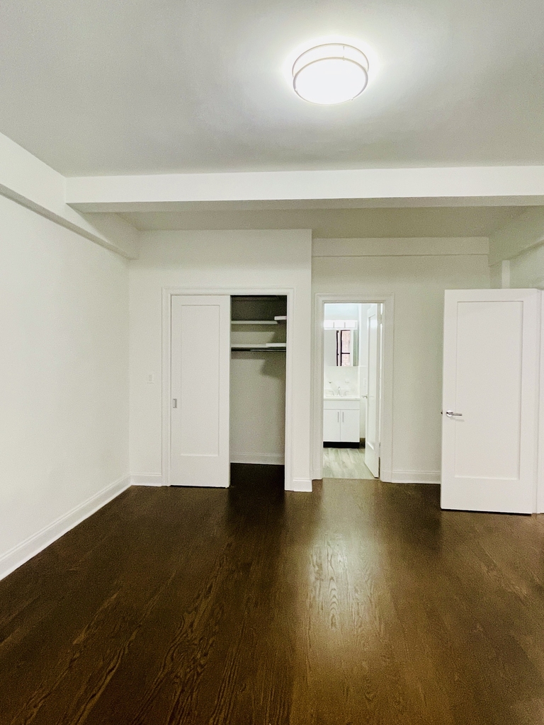 W 55th Street - Photo 7