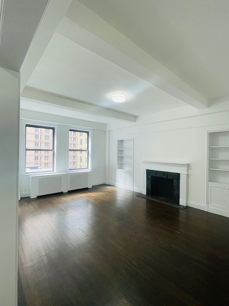 W 55th Street - Photo 0