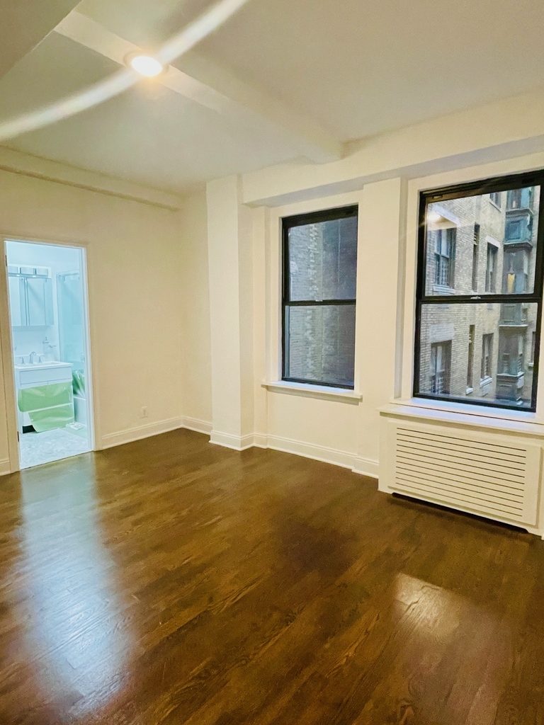 West 55th Street - Photo 5