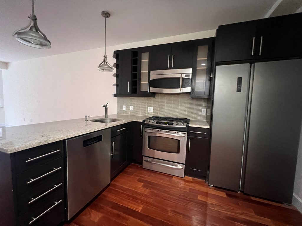 83-30 Kew Gardens Road - Photo 2