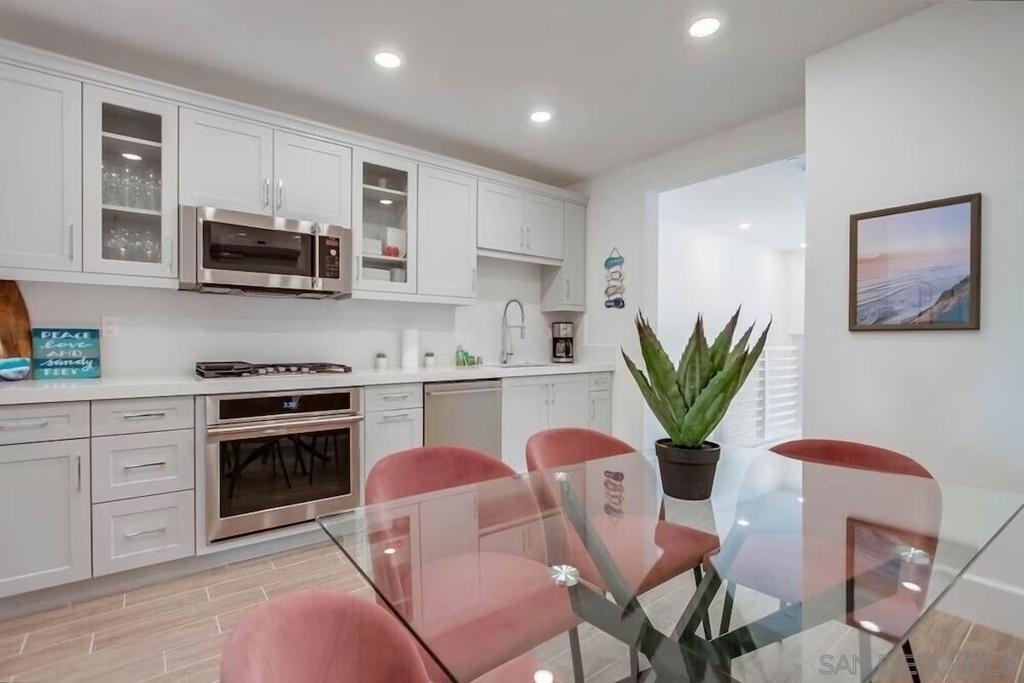 834 Santa Barbara Pl - Photo 2
