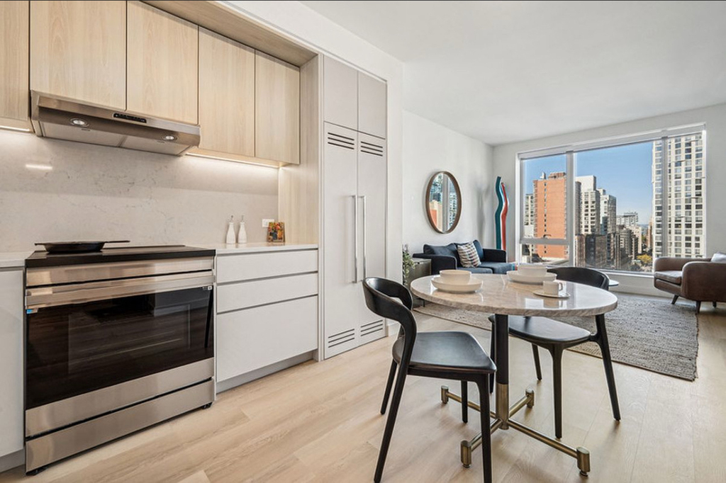 Hanover Place - Photo 3
