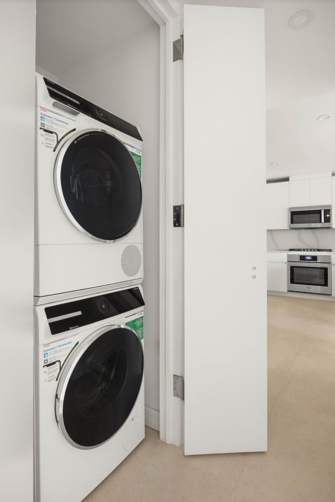 East 83rd Street - Photo 11