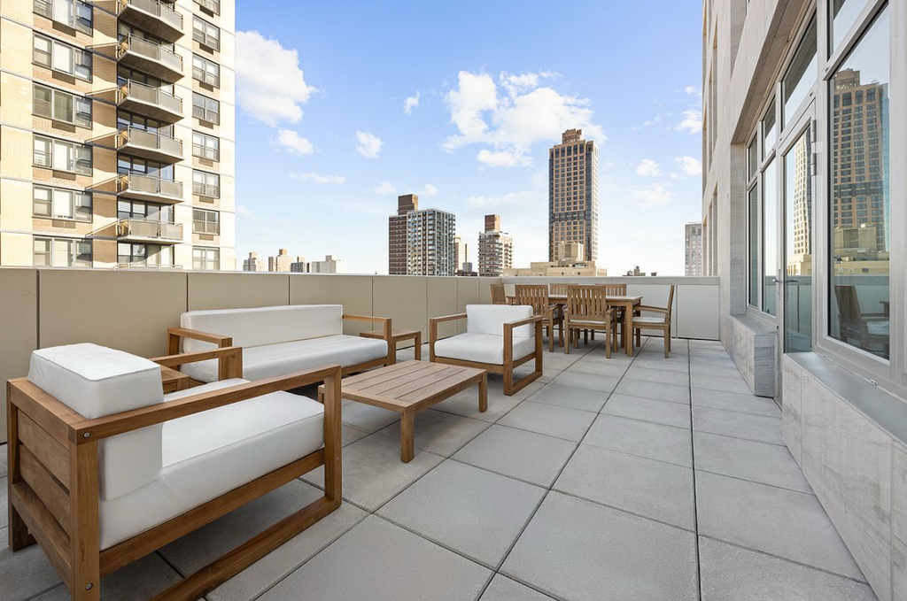 East 83rd Street - Photo 13