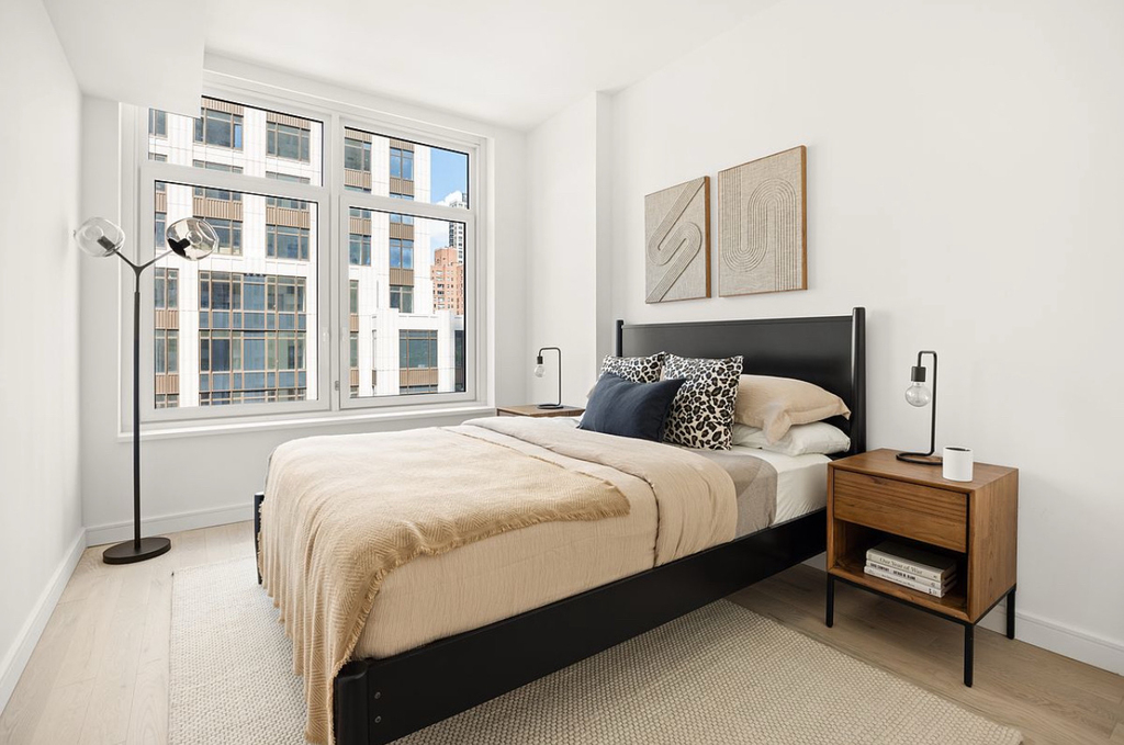 East 83rd Street - Photo 7