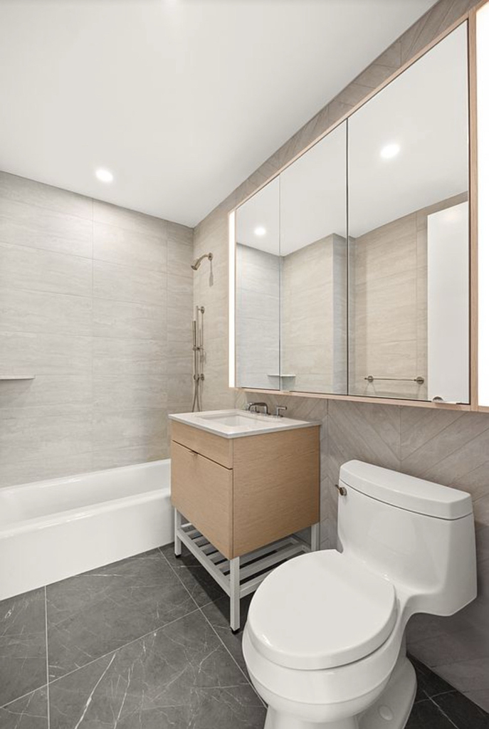 East 83rd Street - Photo 8