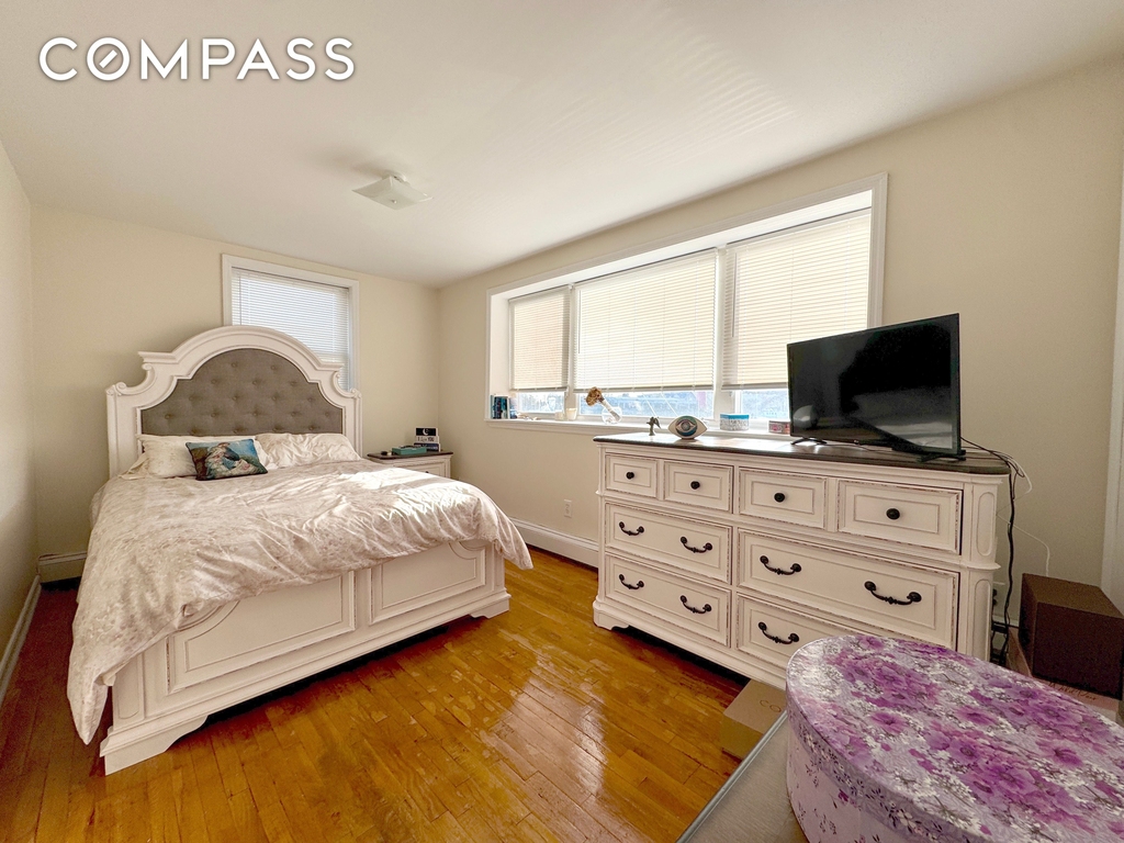 4 Gotham Ave - Photo 4