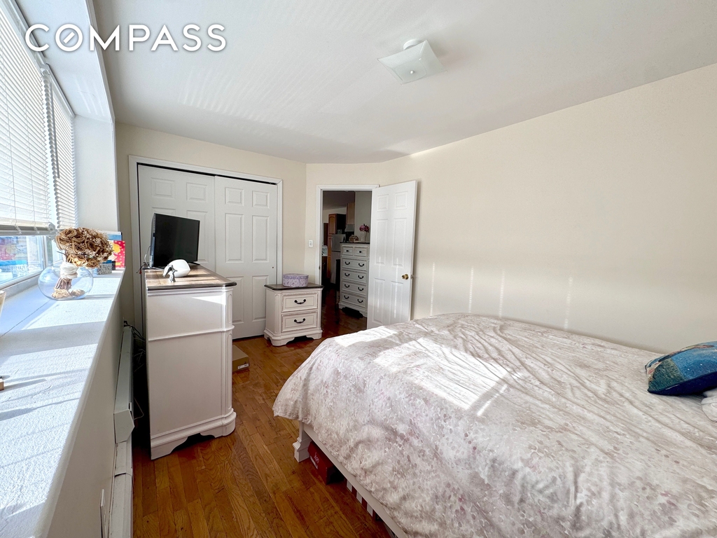 4 Gotham Ave - Photo 5