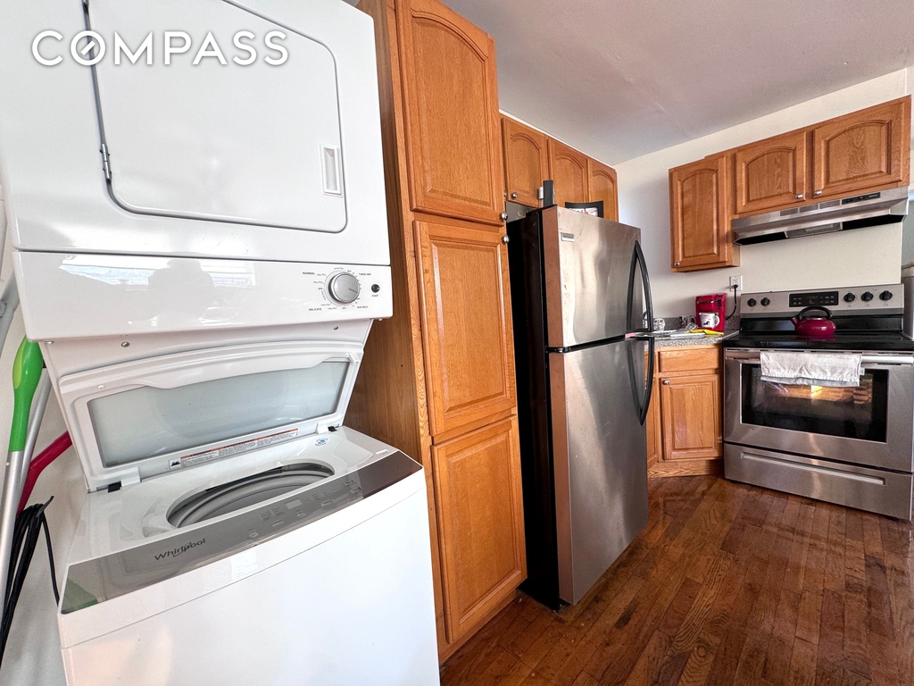 4 Gotham Ave - Photo 2