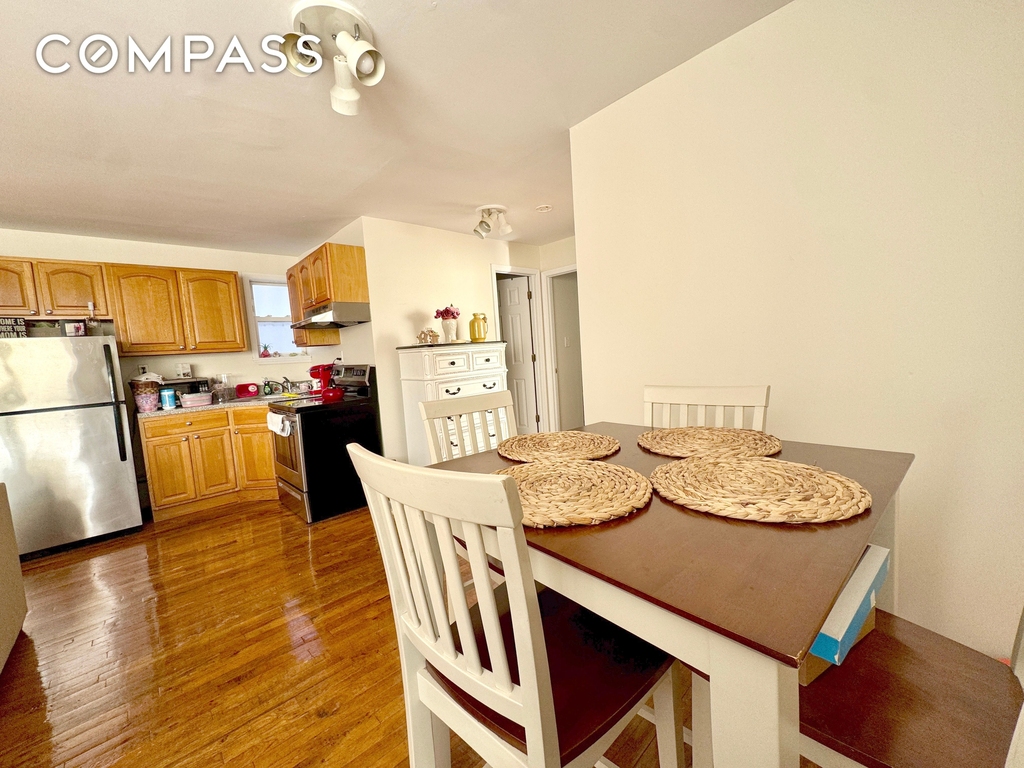 4 Gotham Ave - Photo 7