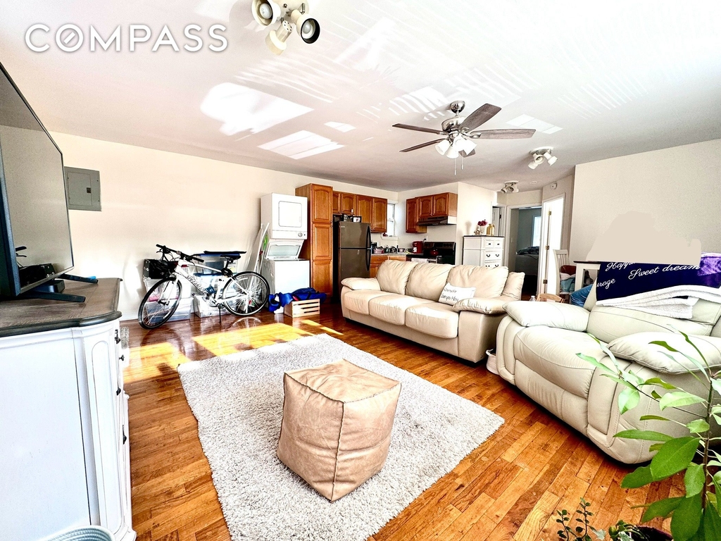 4 Gotham Ave - Photo 1