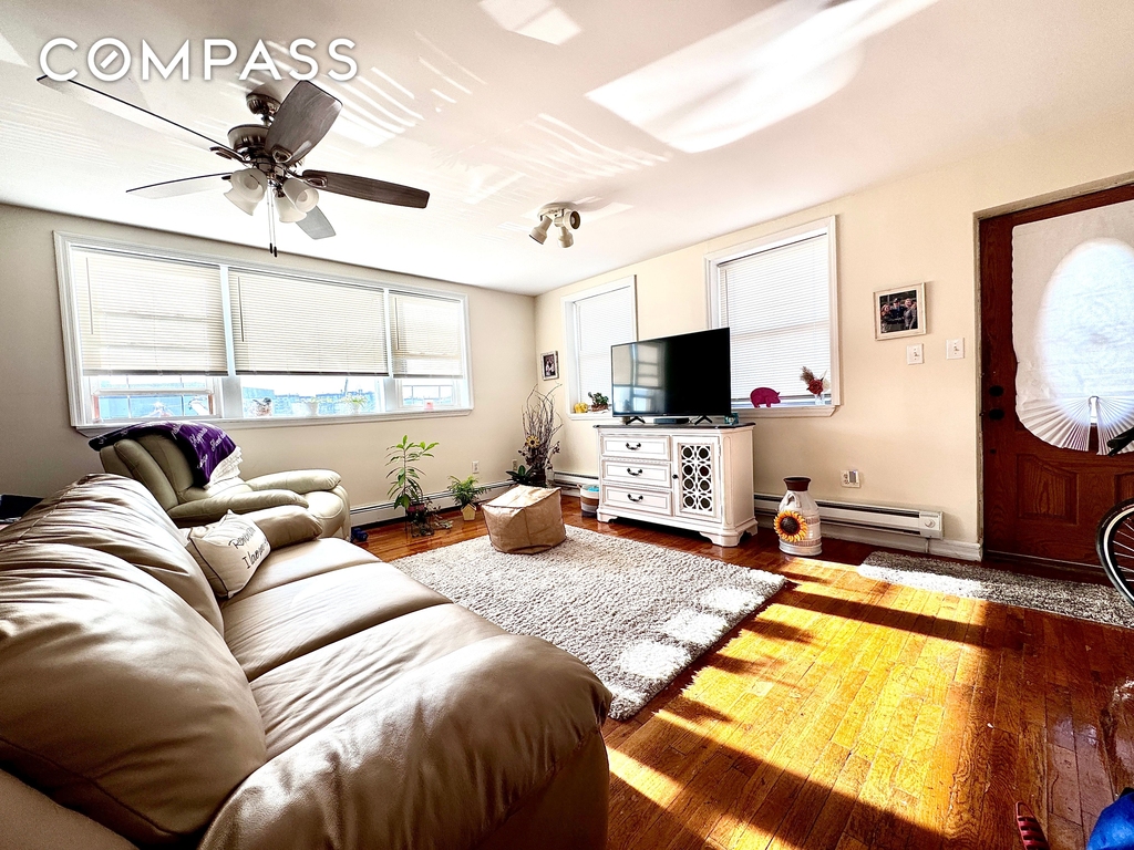 4 Gotham Ave - Photo 0