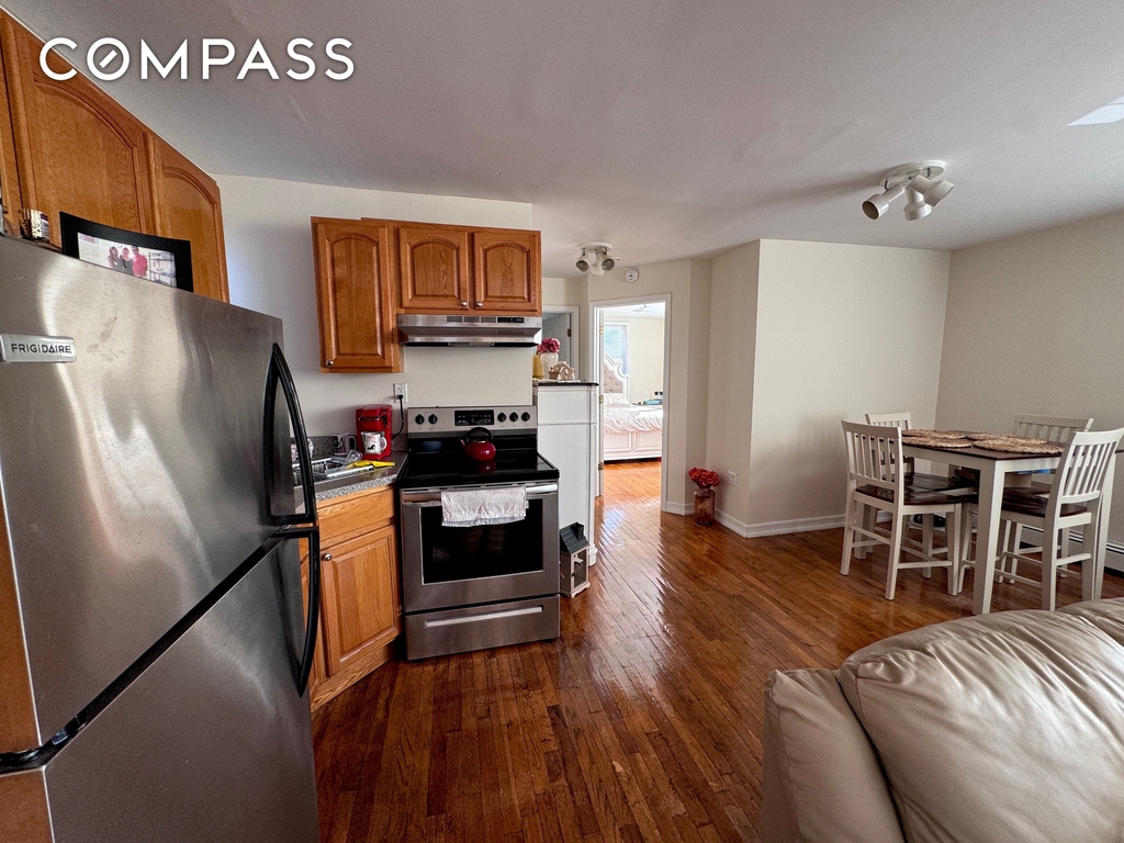 4 Gotham Ave - Photo 8