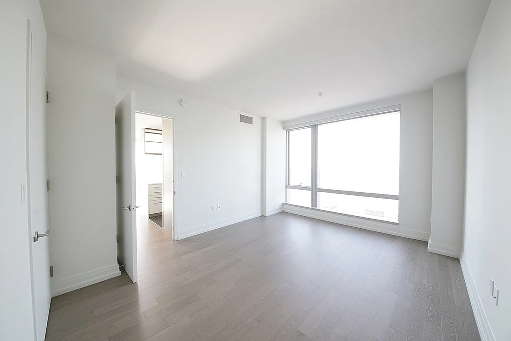 555 10th Avenue - Photo 2