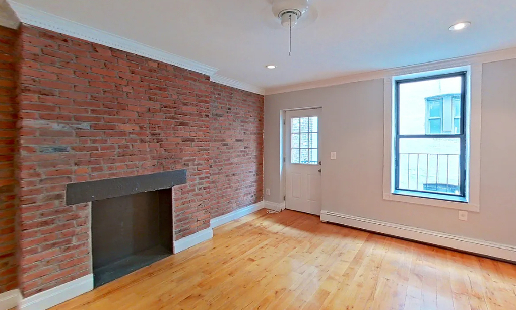 Avenue B - Photo 1