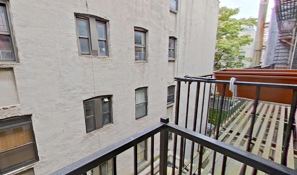 Avenue B - Photo 3