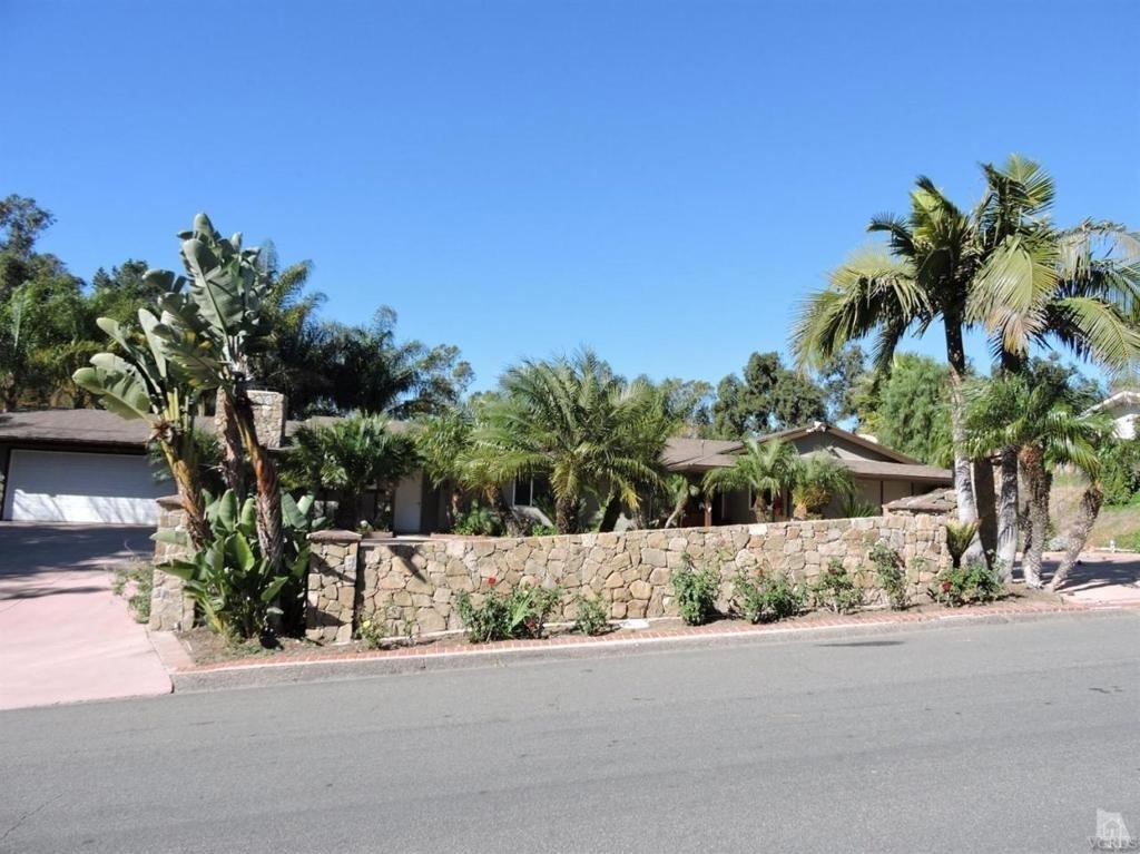1891 Ramona Drive - Photo 3