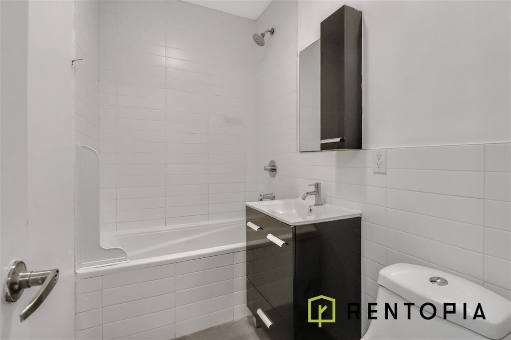 34 Meserole Street - Photo 13