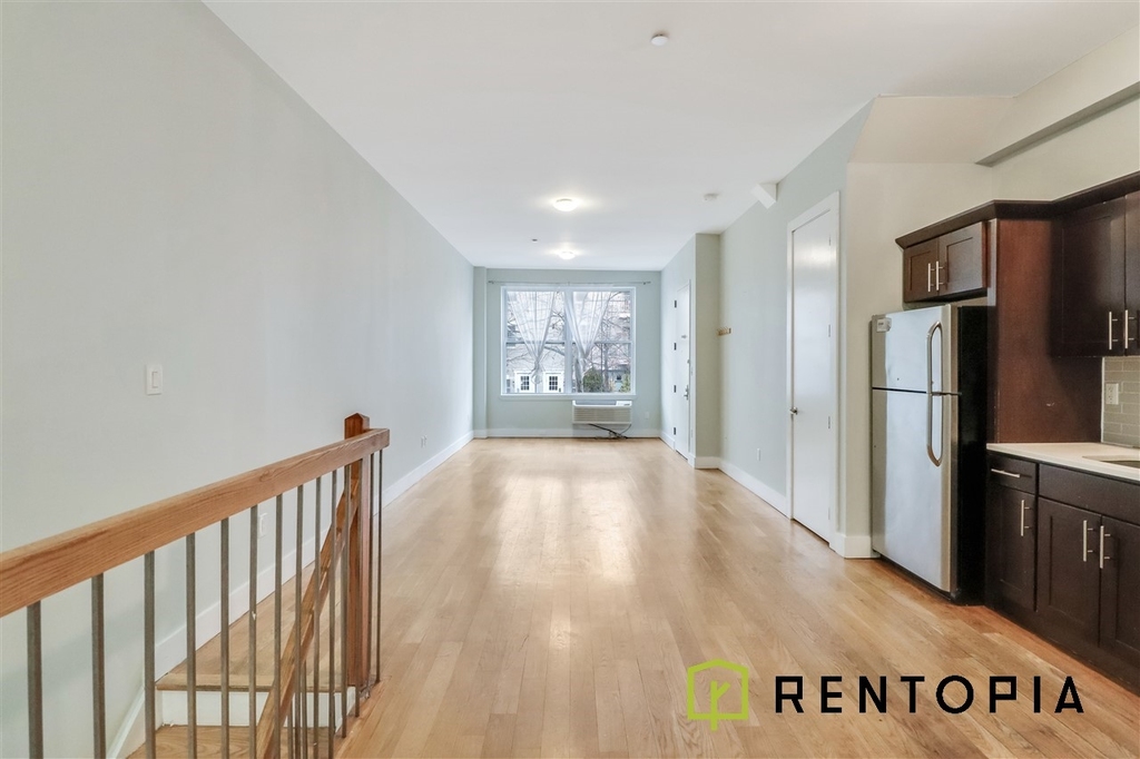 34 Meserole Street - Photo 0