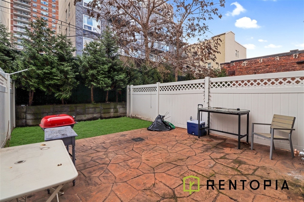 34 Meserole Street - Photo 1