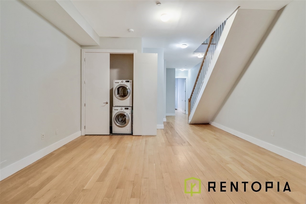 34 Meserole Street - Photo 9