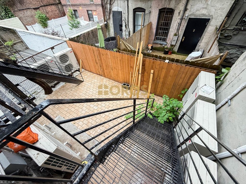 322 East 11th Street - Photo 0