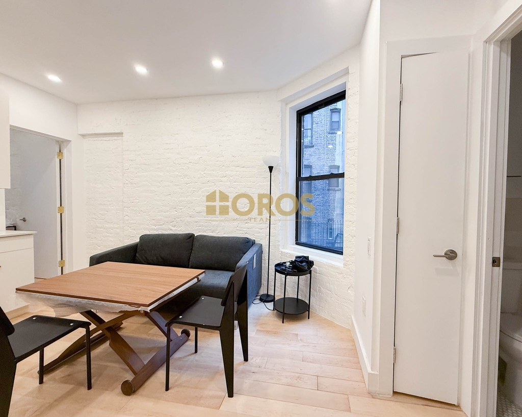 322 East 11th Street - Photo 3