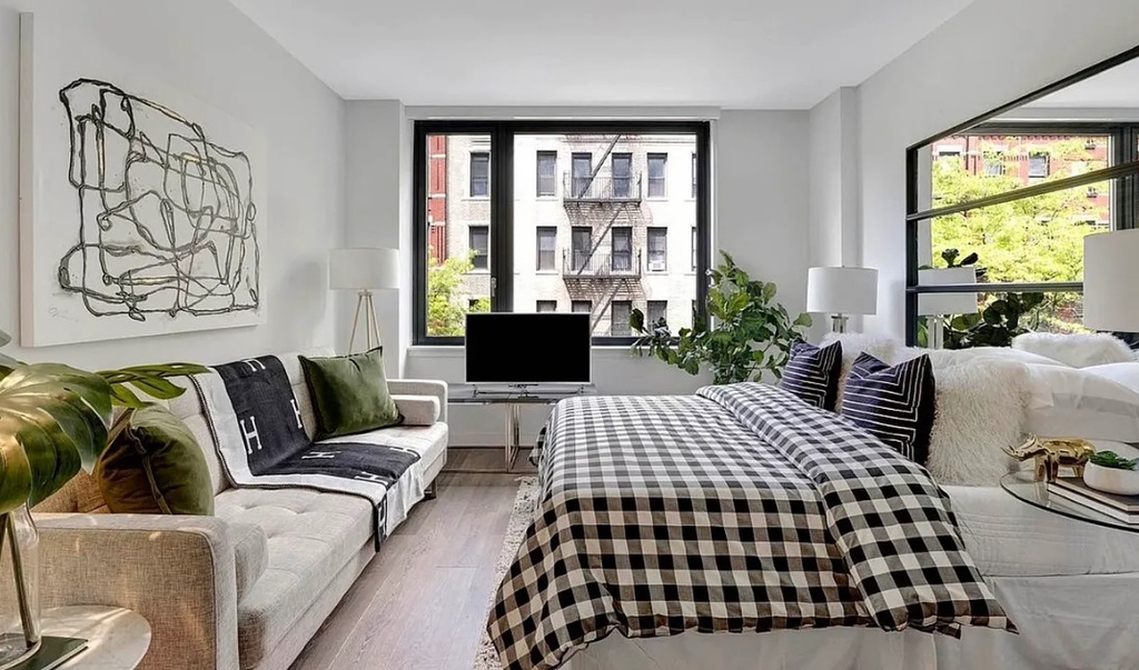 West 45th Street - Photo 1