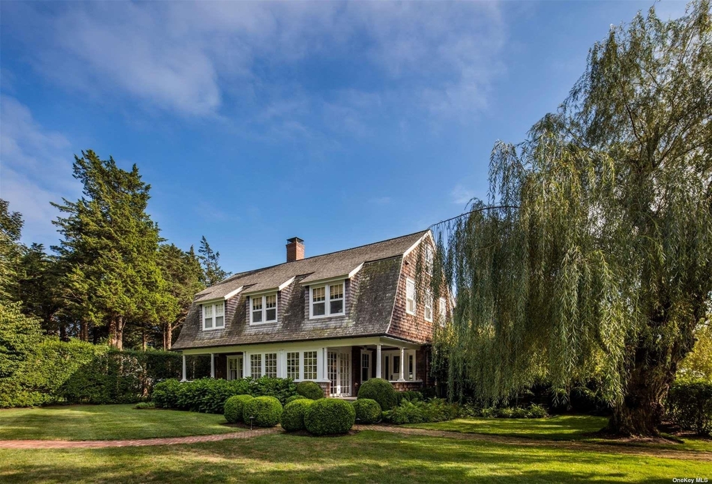 47 Huntting Lane - Photo 0