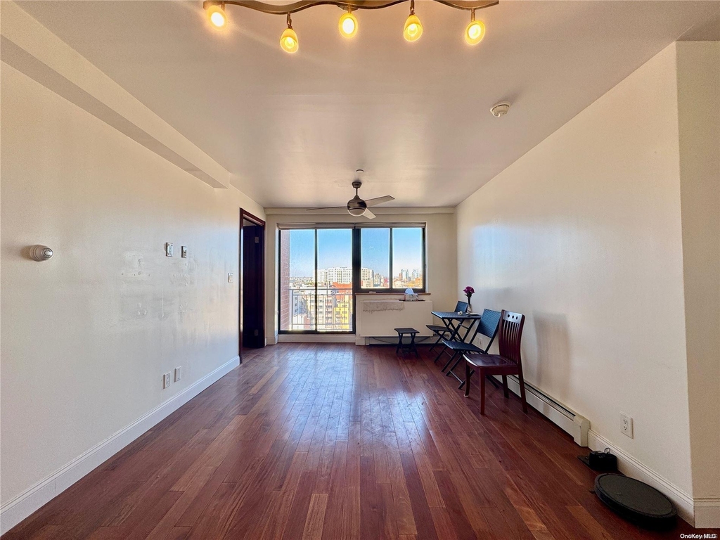 132-26 Avery Avenue - Photo 1