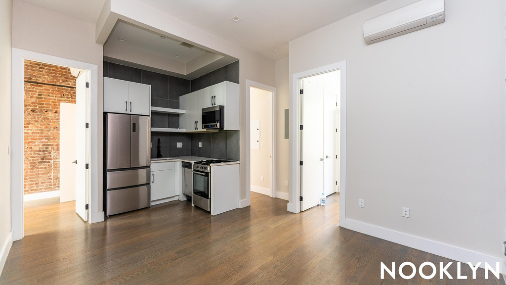 90 Manhattan Avenue - Photo 0