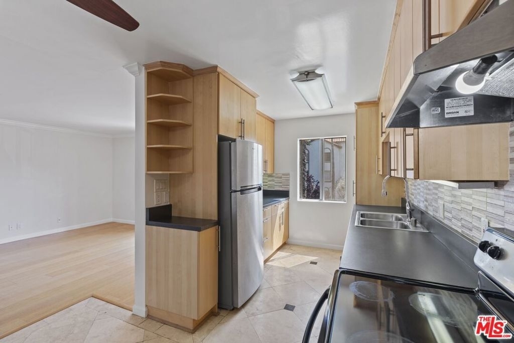 1033 6th Street - Photo 8