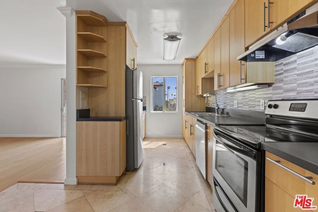 1033 6th Street - Photo 11