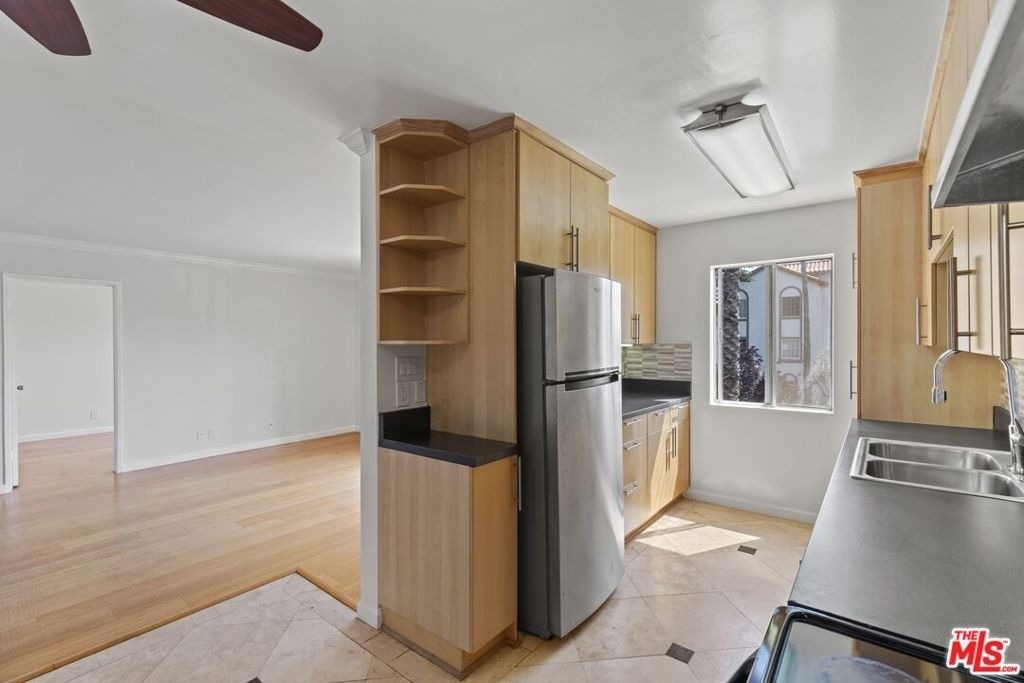 1033 6th Street - Photo 12