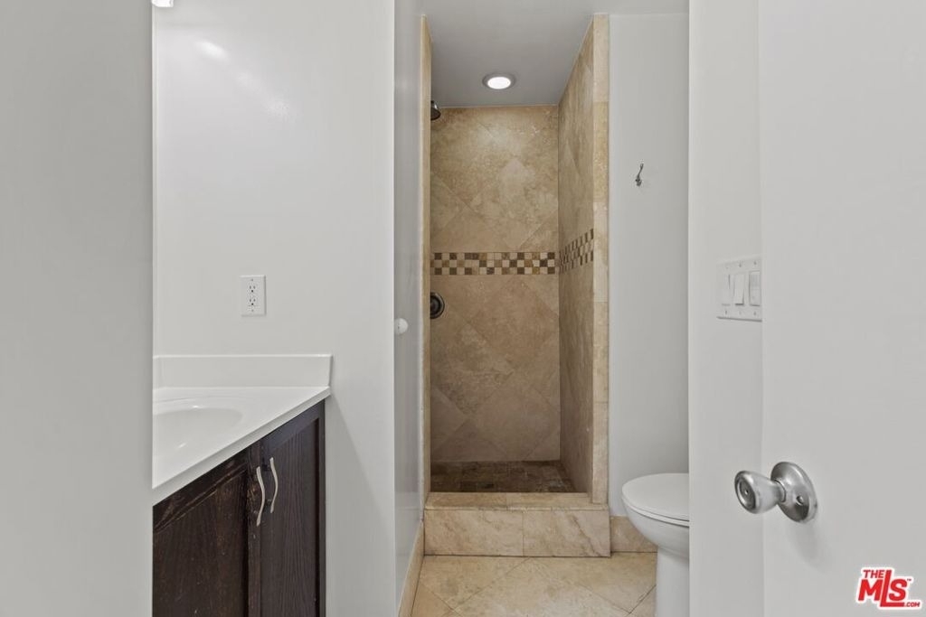 1033 6th Street - Photo 9