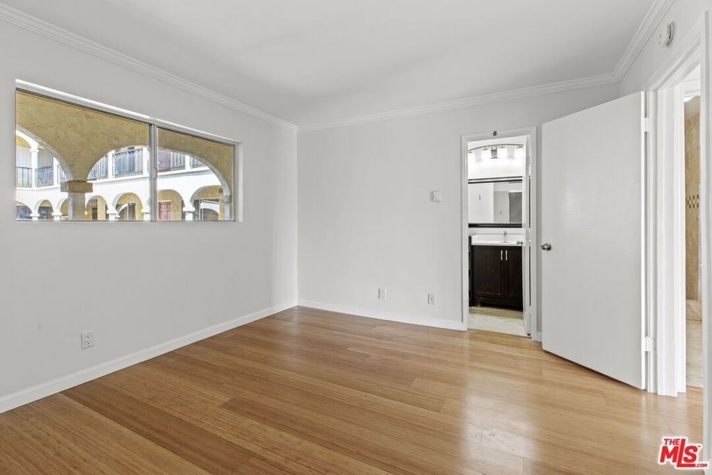 1033 6th Street - Photo 3