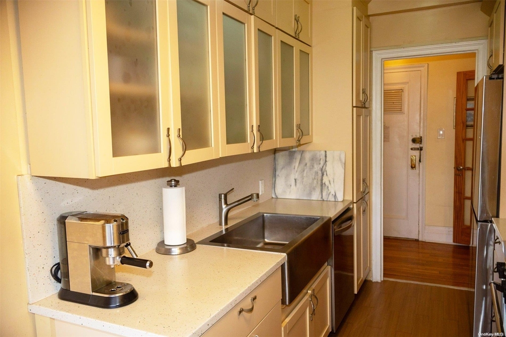 83-00 Talbot Street - Photo 15