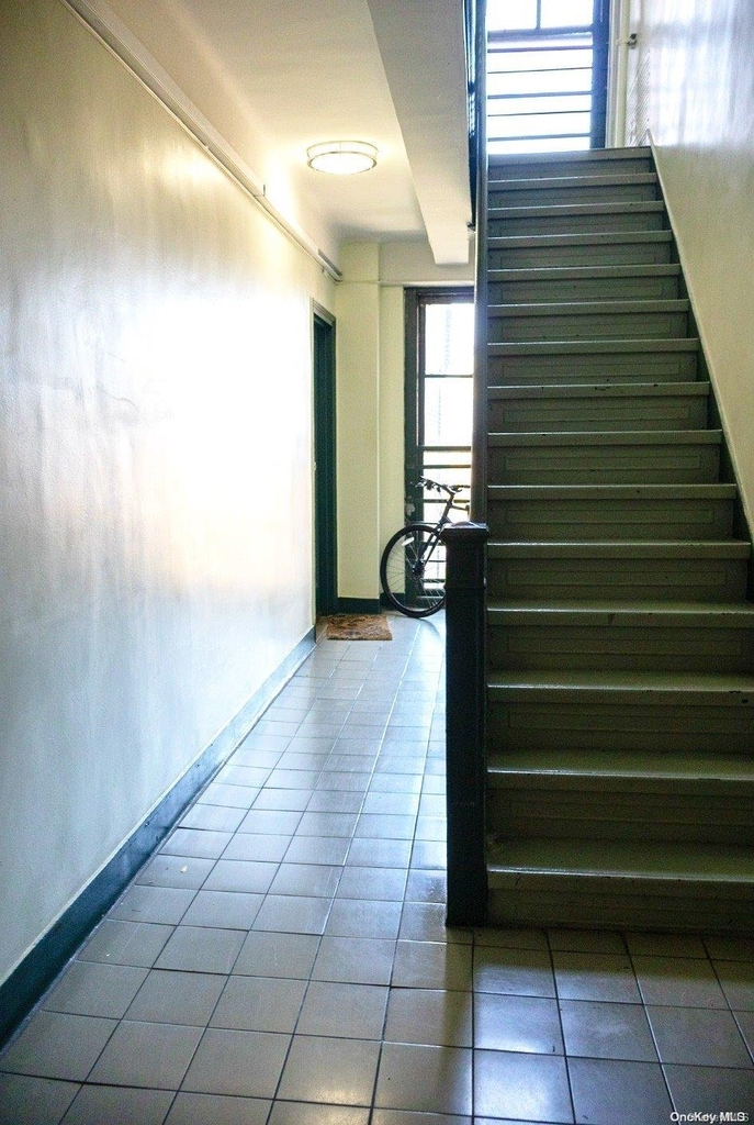 83-00 Talbot Street - Photo 11