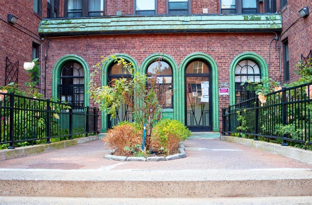 83-00 Talbot Street - Photo 17