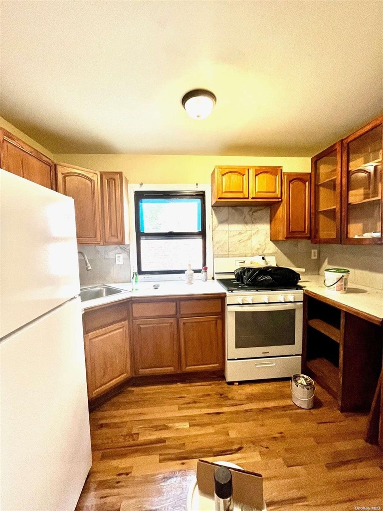 314 E 35th Street - Photo 10