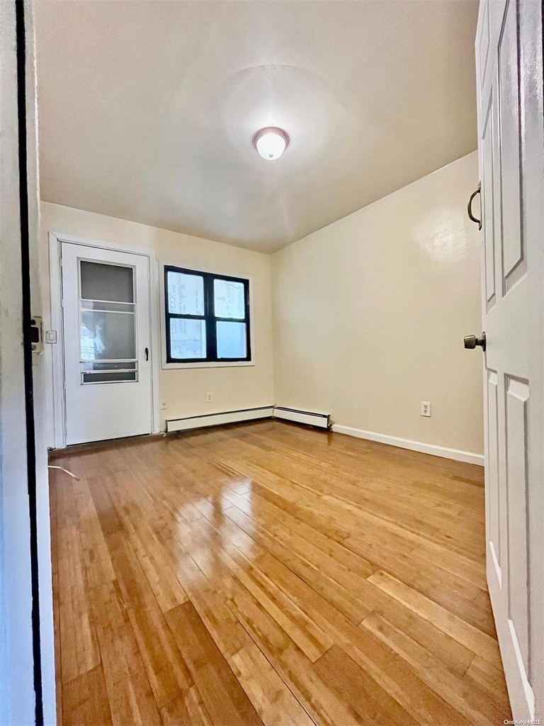 314 E 35th Street - Photo 4