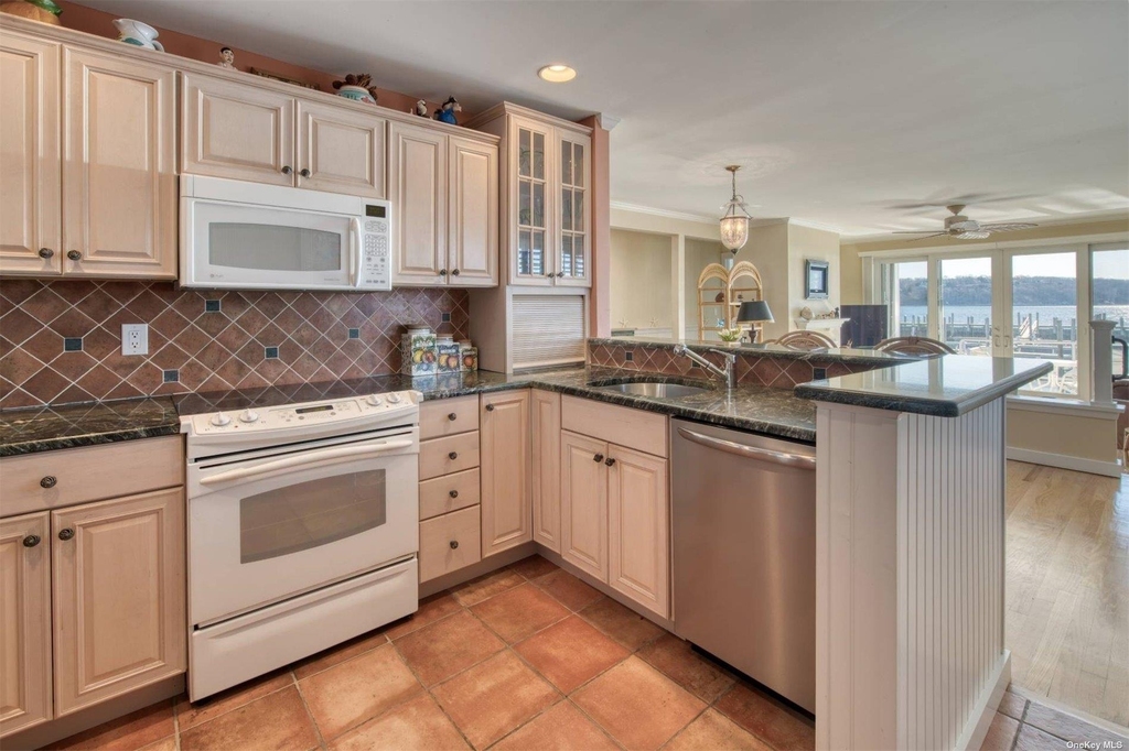 8 Oyster Point - Photo 6