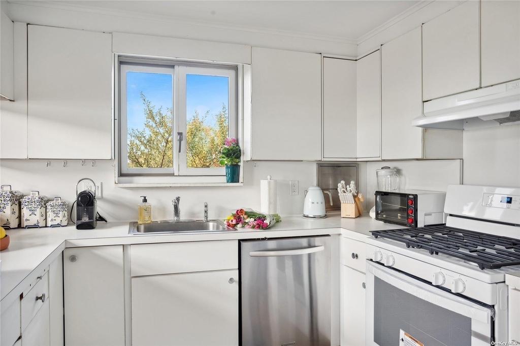 298 Dune Road - Photo 3