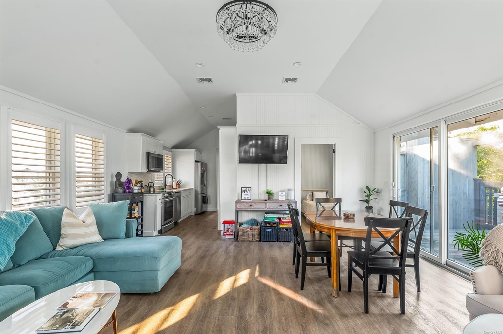 311 Wilmot Road - Photo 9