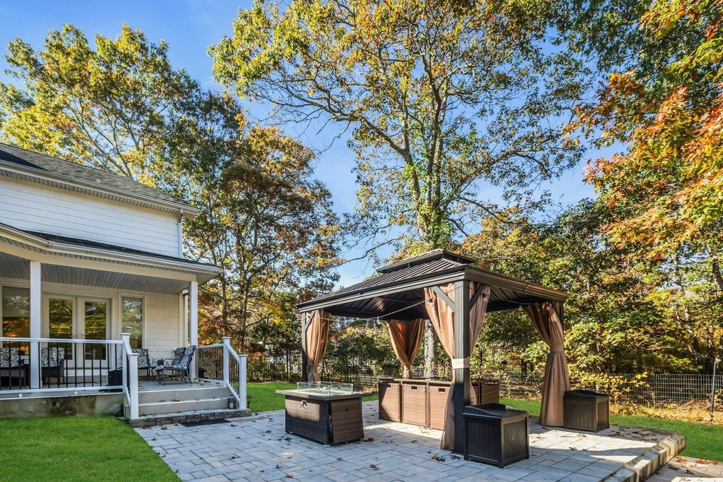 10 Bay Woods Drive - Photo 20