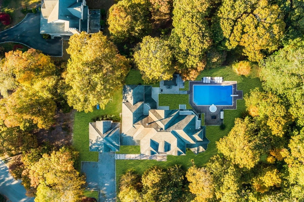 10 Bay Woods Drive - Photo 0
