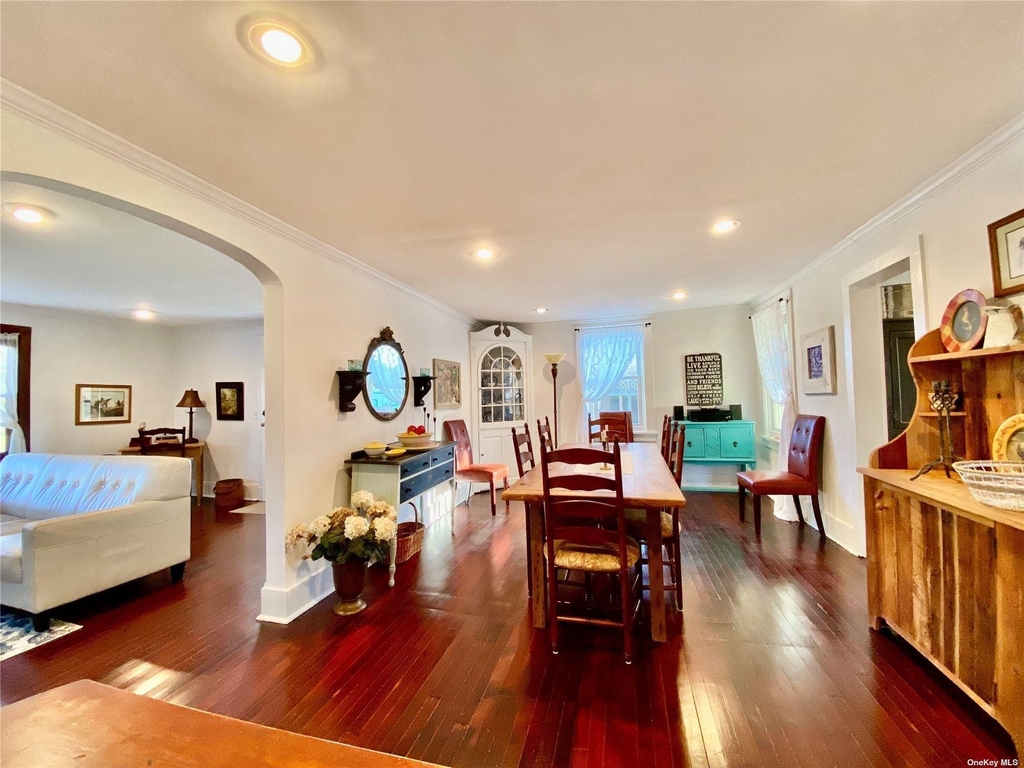 1975 Youngs Avenue - Photo 4